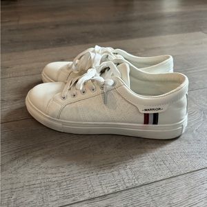 Warrior white sneaker, size 43
